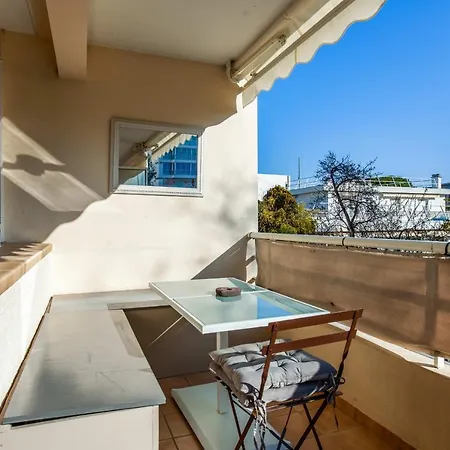 And Calm Studio With Balcony In - Welkeys