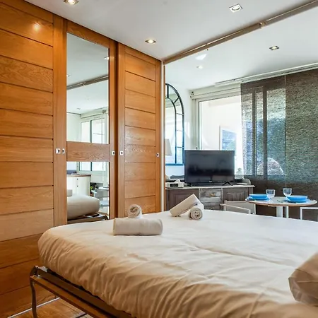 And Calm Studio With Balcony In - Welkeys Appartement