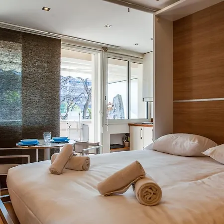 And Calm Studio With Balcony In - Welkeys Appartement